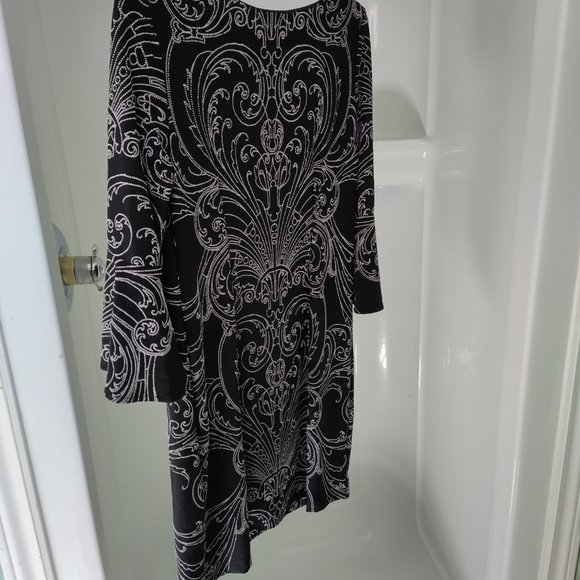 Laura Petites short dress, size 4 petite black dress with white design - Picture 2 of 7